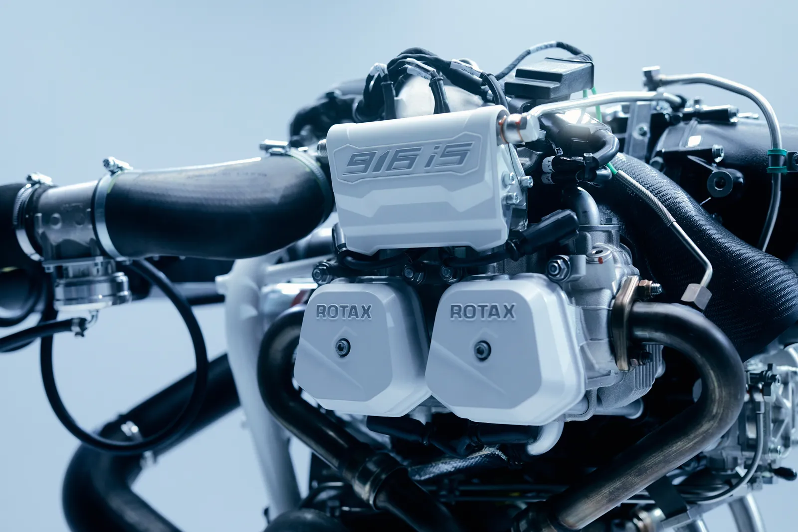 Авиационный двигатель Rotax 916 iS